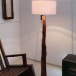 آباژور ایستاده